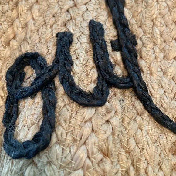 NWOT - Shiraleah ‘Out of Office' Woven Bag - Picture 3 of 9